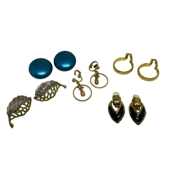 Vintage Lot of 5 sets of Clip on Earrings.  Gold tone hoops, Black fashion, Pine - Picture 1 of 7